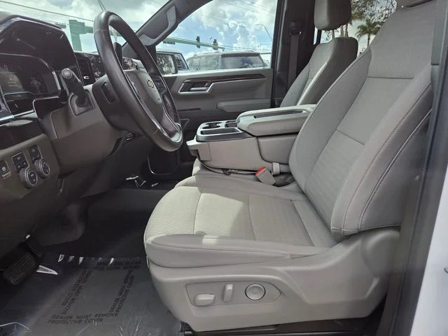 Used 2025 Summit White Chevrolet LT image 9