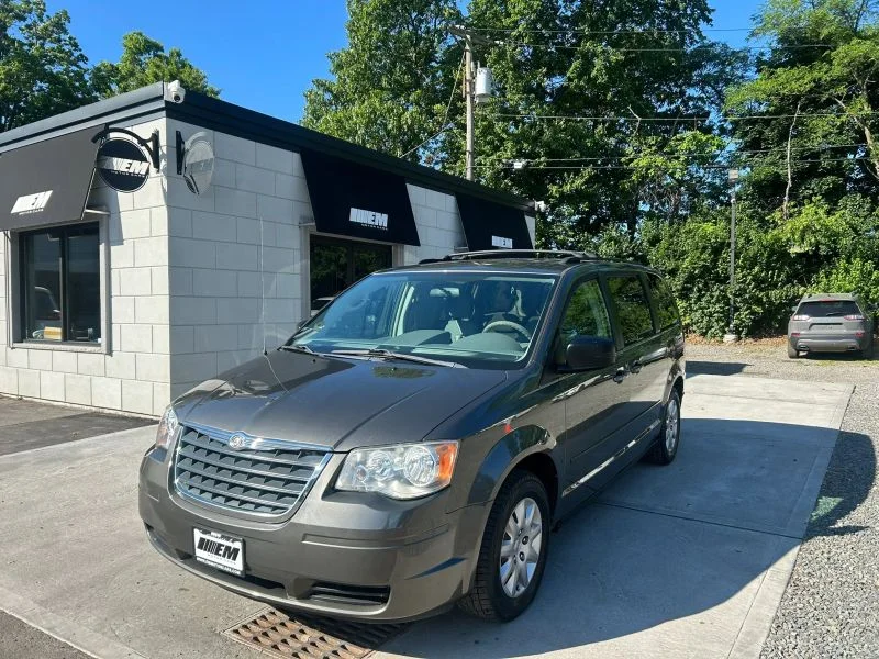 2010 Chrysler Town & Country LX's photo