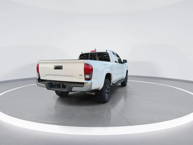 Used 2020 White Toyota SR5 image 8