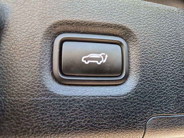 Used 2023 Black Hyundai SEL image 27