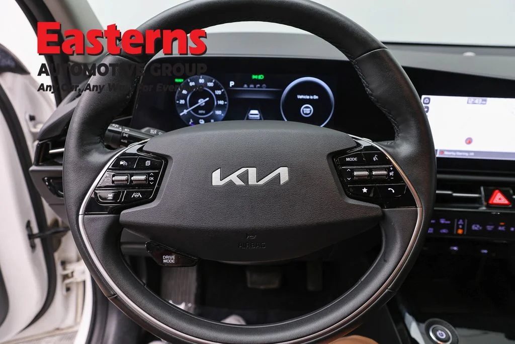 Used 2023 White Kia Wind image 10