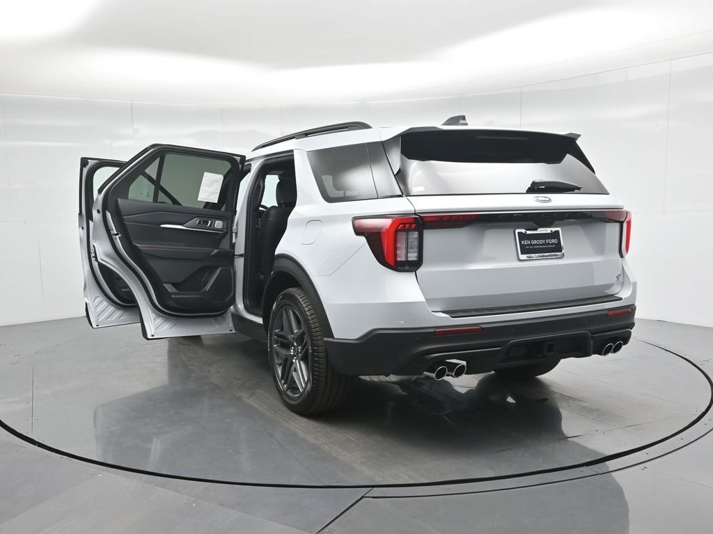 New 2026 Space White Metallic Ford ST image 32
