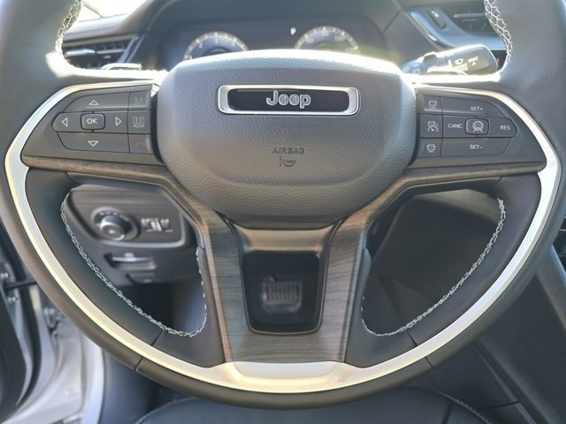 New 2026 Silver Zynith Exterior Paint Jeep Limited Reserve image 40