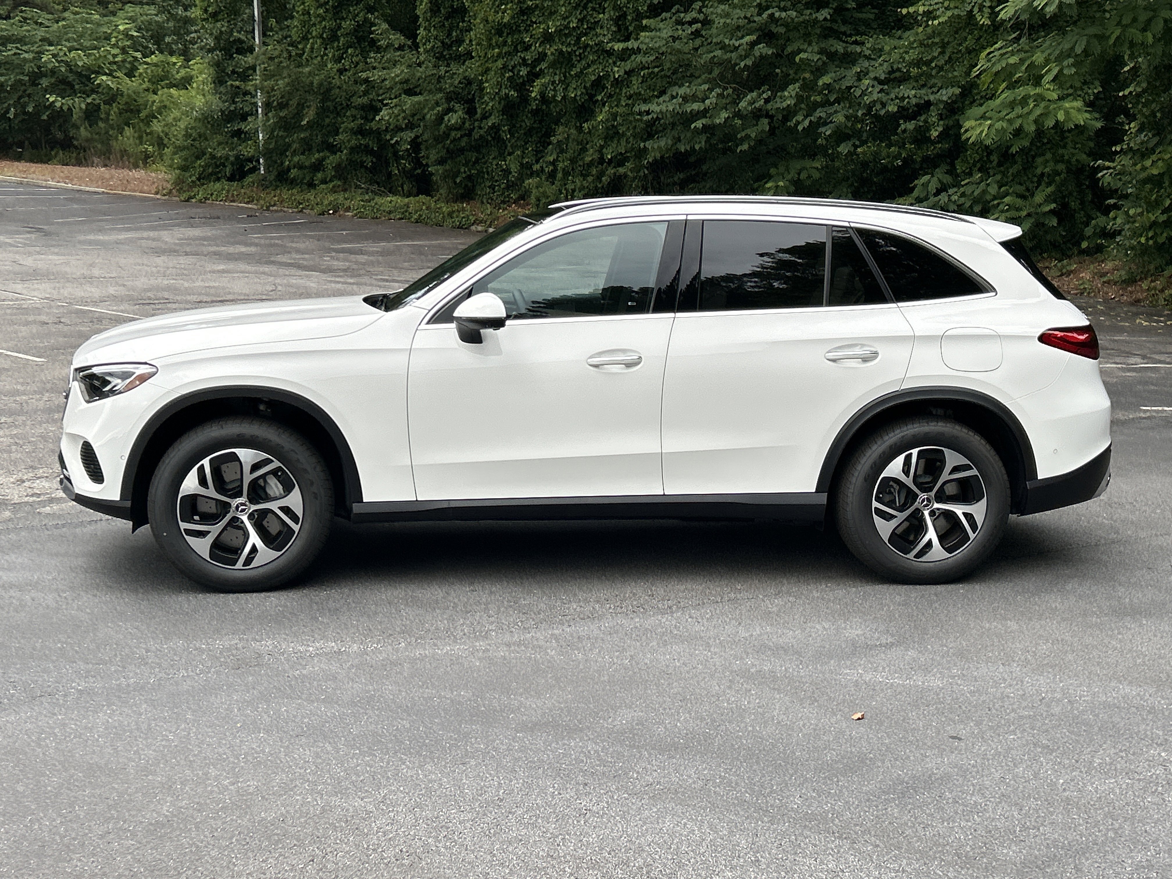 New 2026 Polar White Mercedes-Benz GLC 350e 4MATIC® SUV image 14