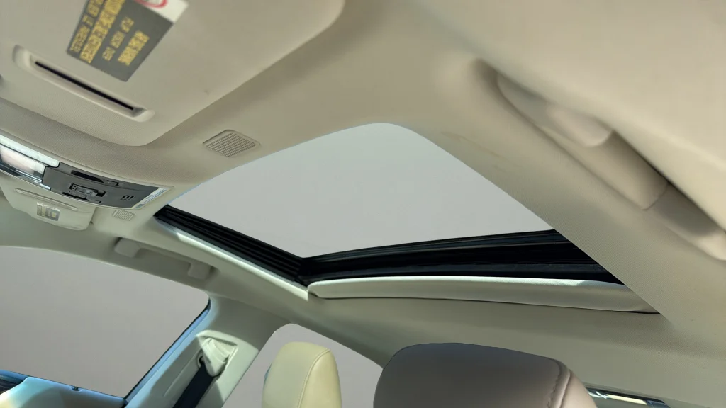 Used 2020 Silver Lexus 300h image 13