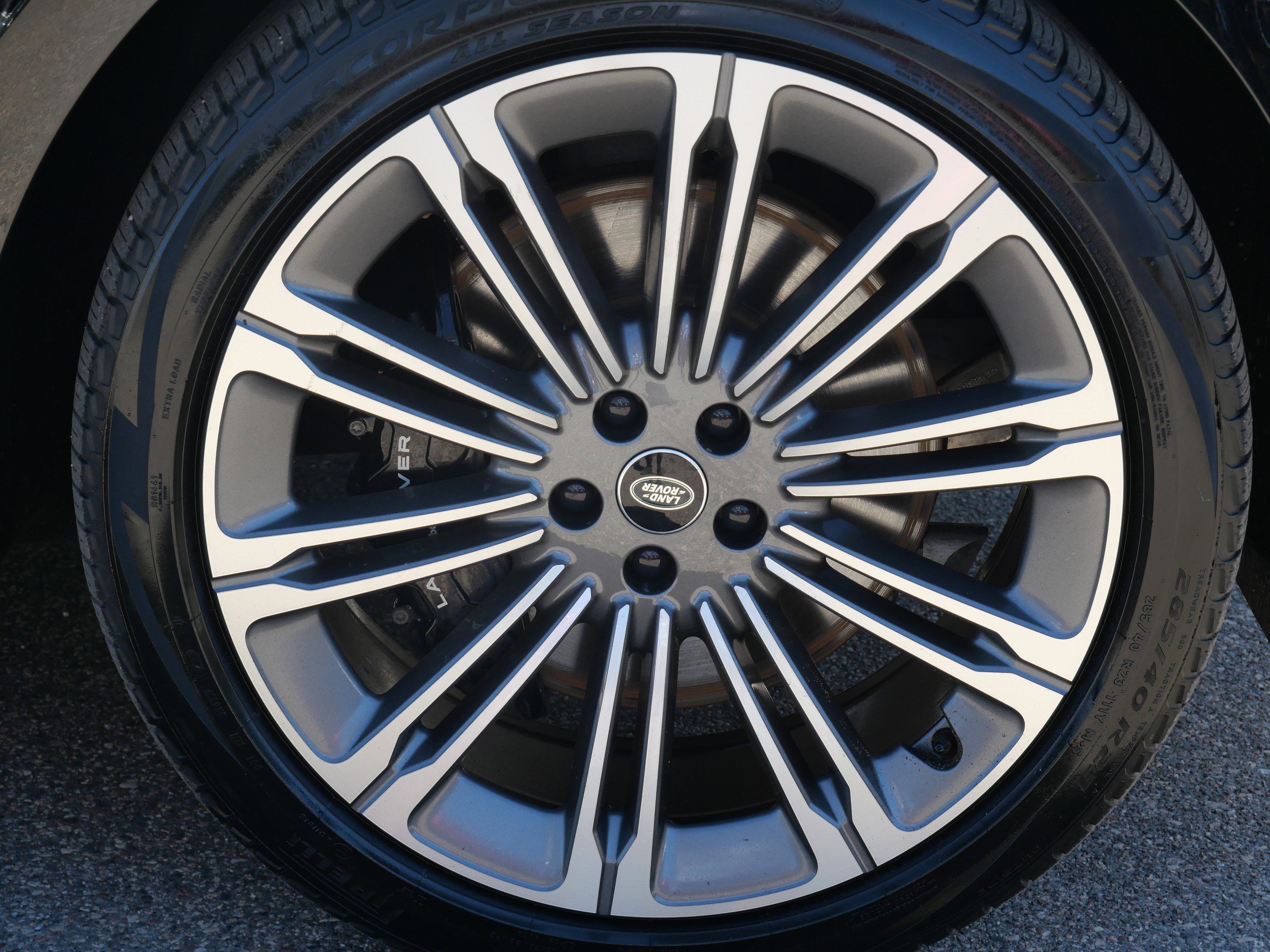 Used 2023 Black Land Rover Autobiography image 10