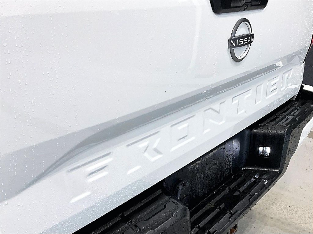 Used 2024 White Nissan SL image 27