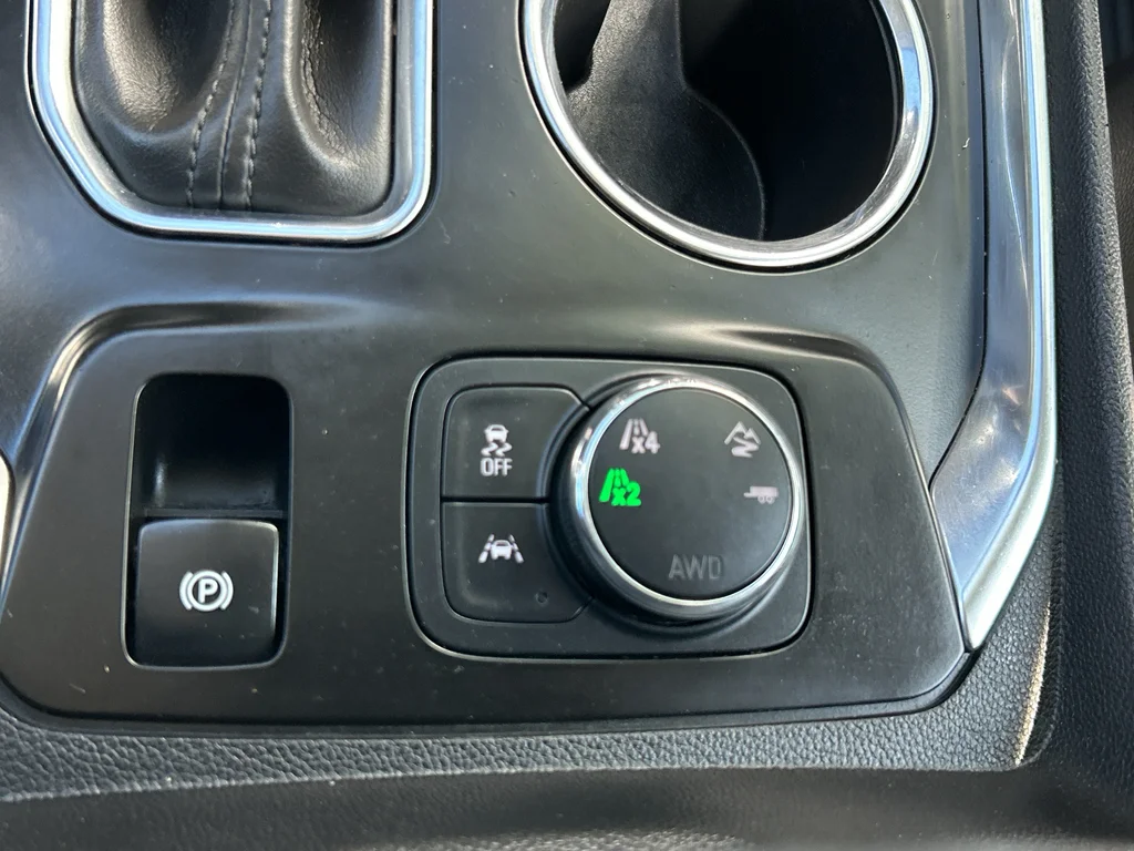 Used 2021 MOSAIC BLACK METALLIC Chevrolet RS image 28