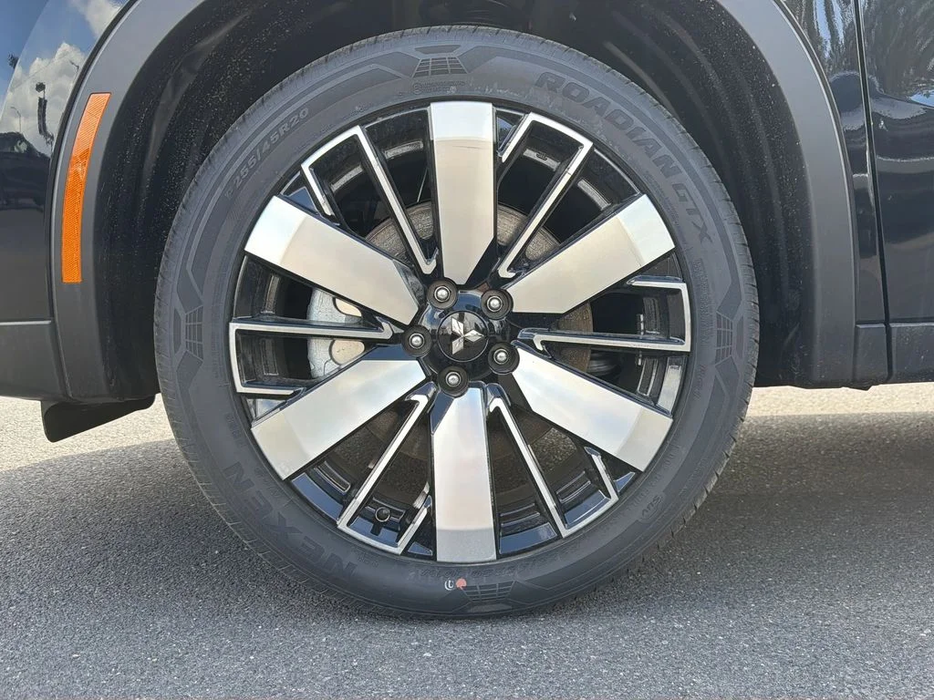 New 2026 Black Mitsubishi LE image 28