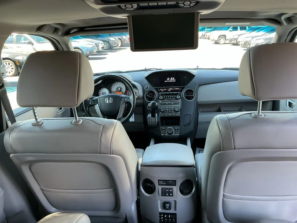 Used 2013 White Honda Touring image 28