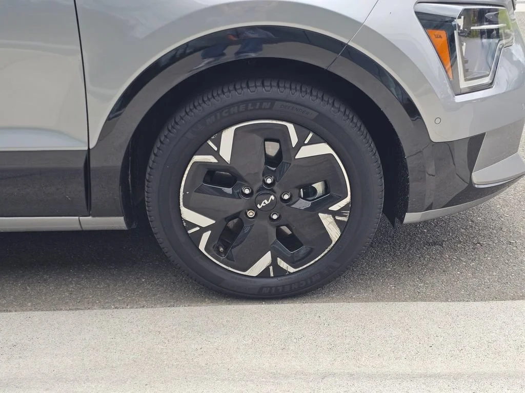 Used 2023  Kia Wave image 9