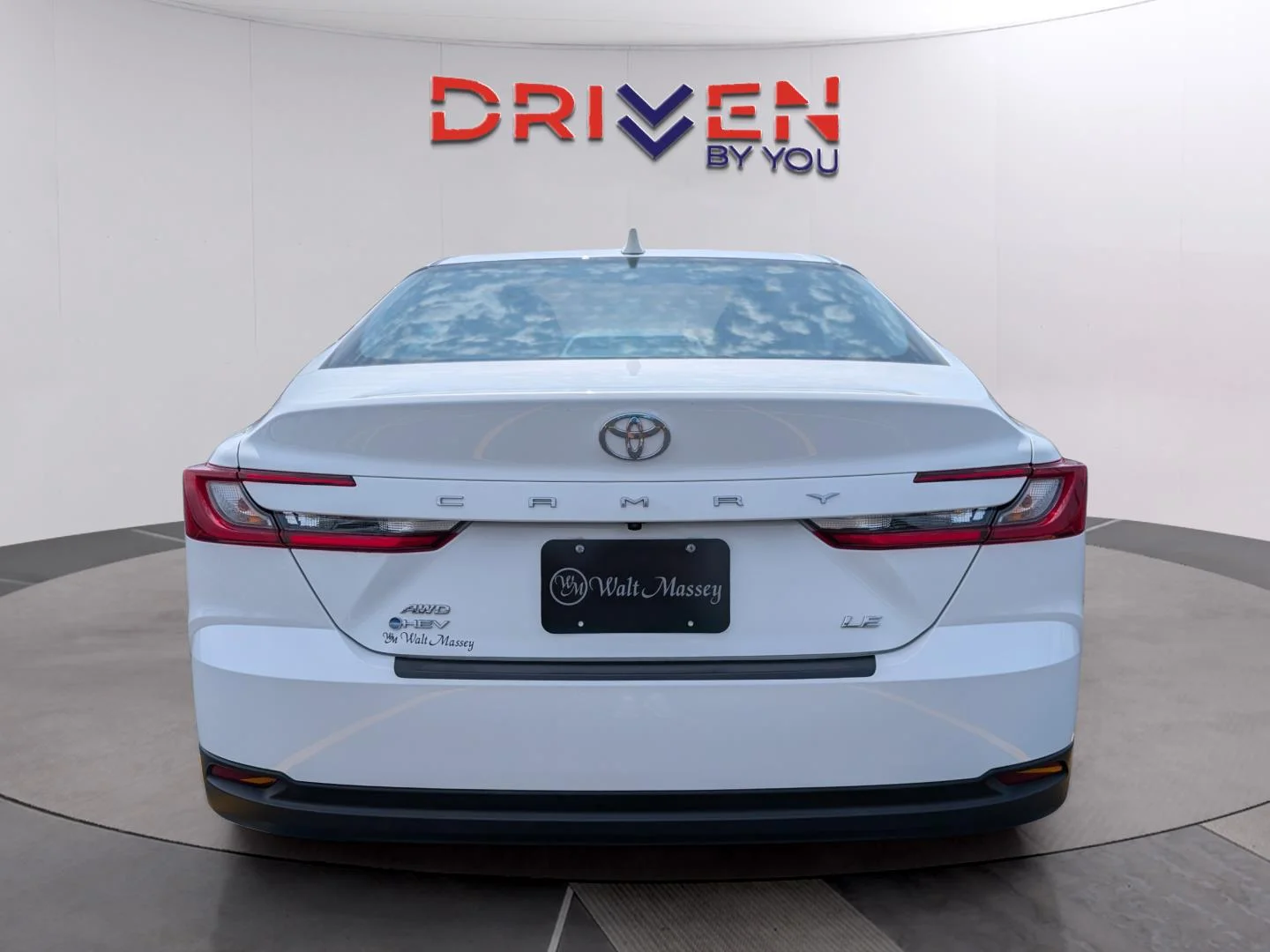 Used 2025 Ice Cap Toyota LE image 4