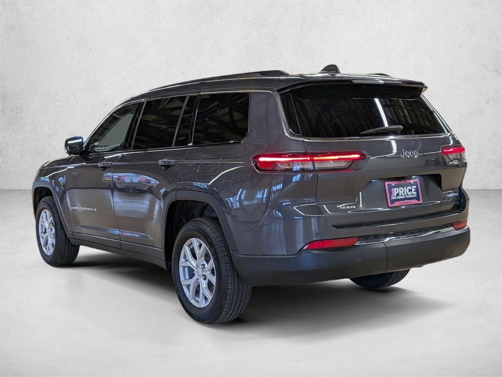 Used 2023 Baltic Gray Metallic Clearcoat Jeep Limited image 8