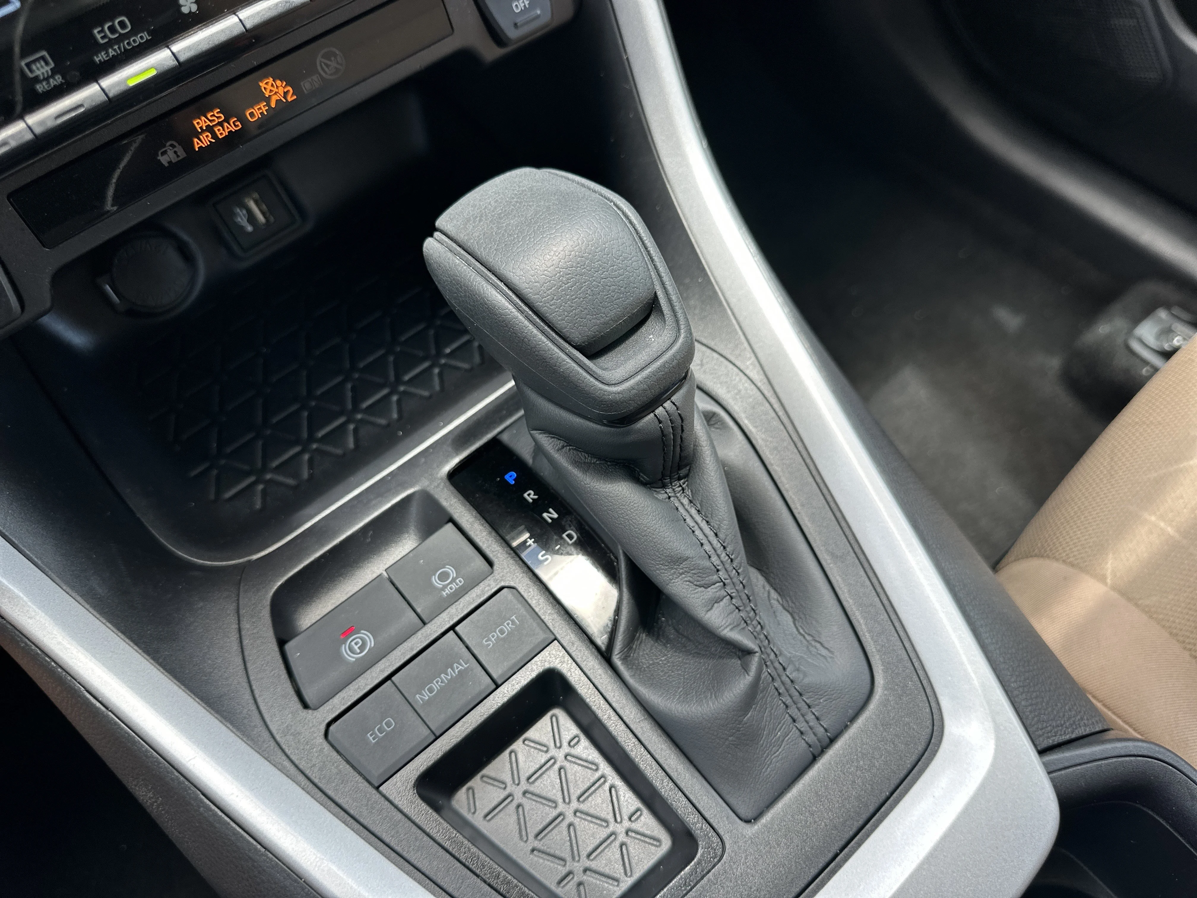 Used 2025 Ice Cap Toyota XLE image 30