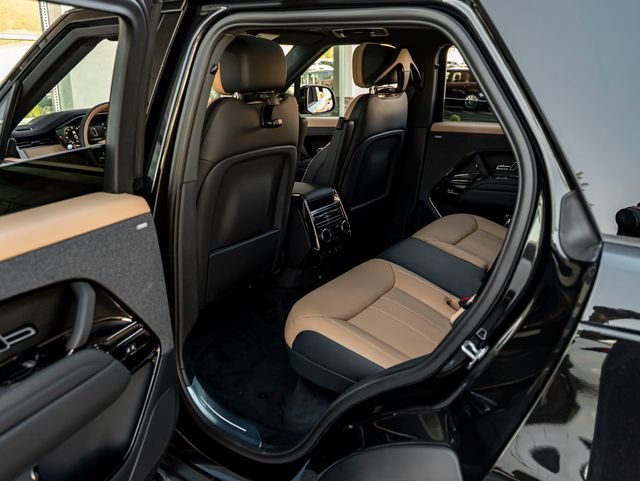 New 2026 Santorini Black Land Rover Dynamic SE image 25