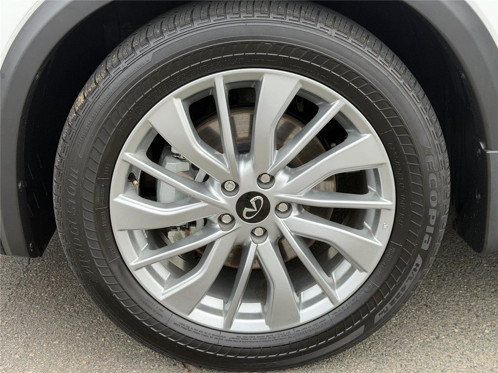 Used 2024 Lunar White INFINITI LUXE image 36