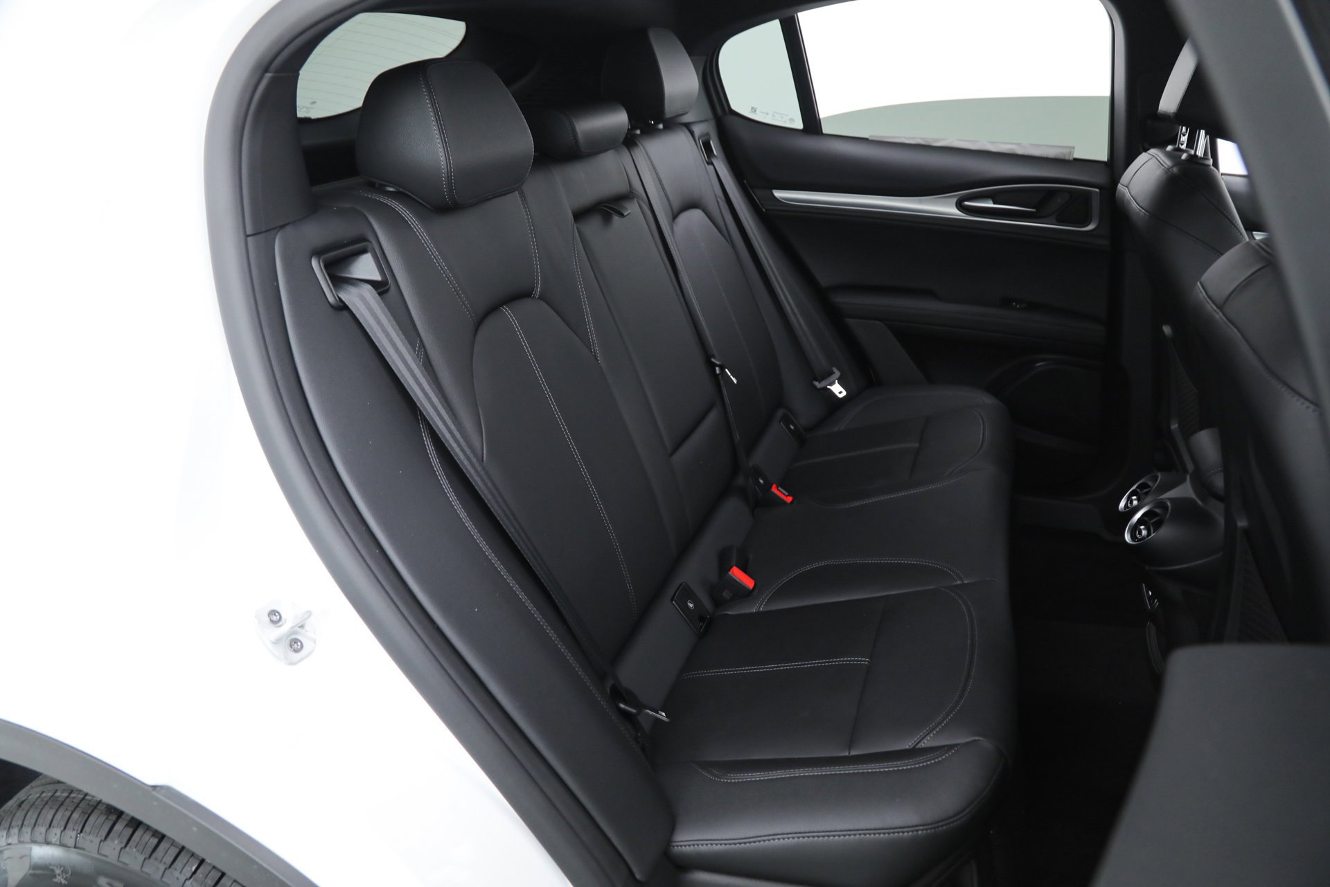 2025 Alfa Romeo Stelvio Base - Photo 16