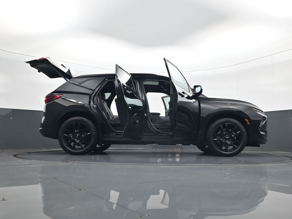 Used 2025 Black Chevrolet RS image 33
