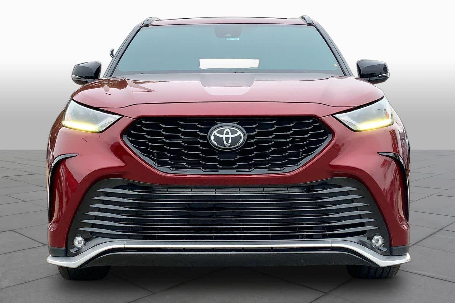 Used 2022 Ruby Flare Pearl Toyota XSE image 4