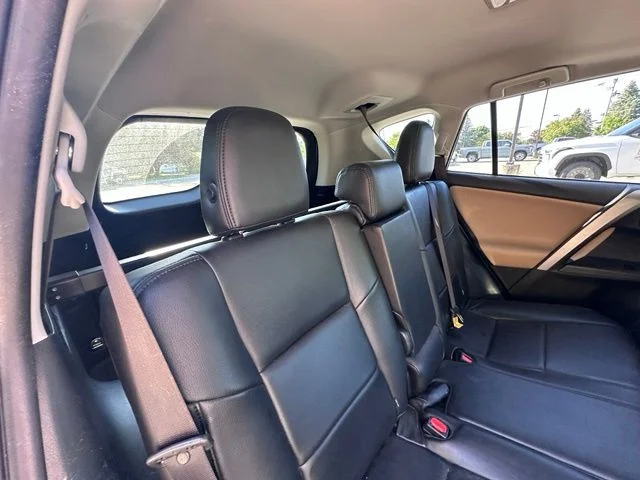 Used 2017 White Toyota XLE image 9
