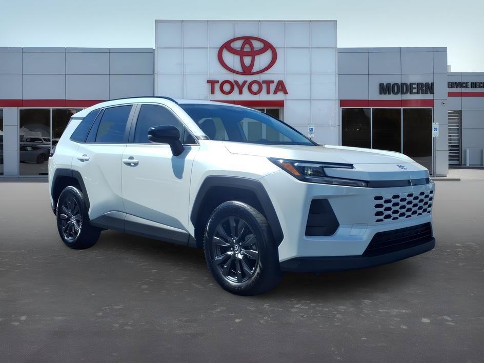 Used 2026 Wind Chill Pearl Toyota XLE Premium image 9