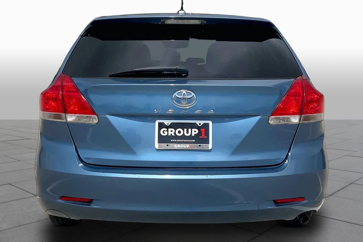 Used 2009 Tropical Sea Metallic Toyota  image 4