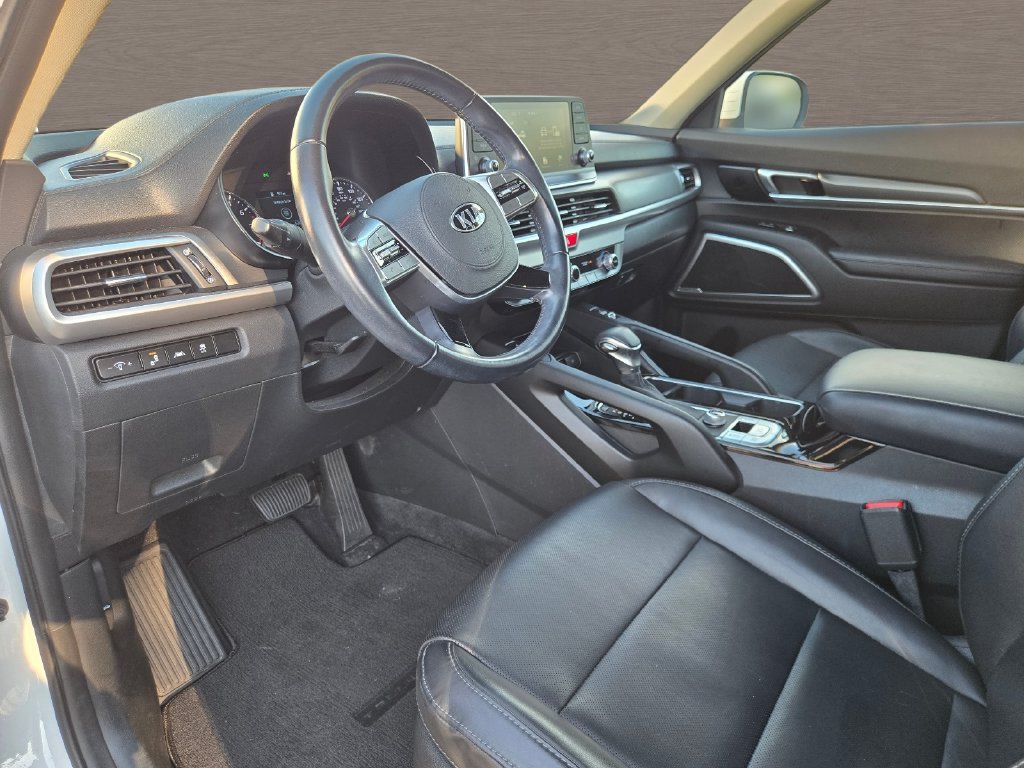 Used 2020 White Kia S image 34