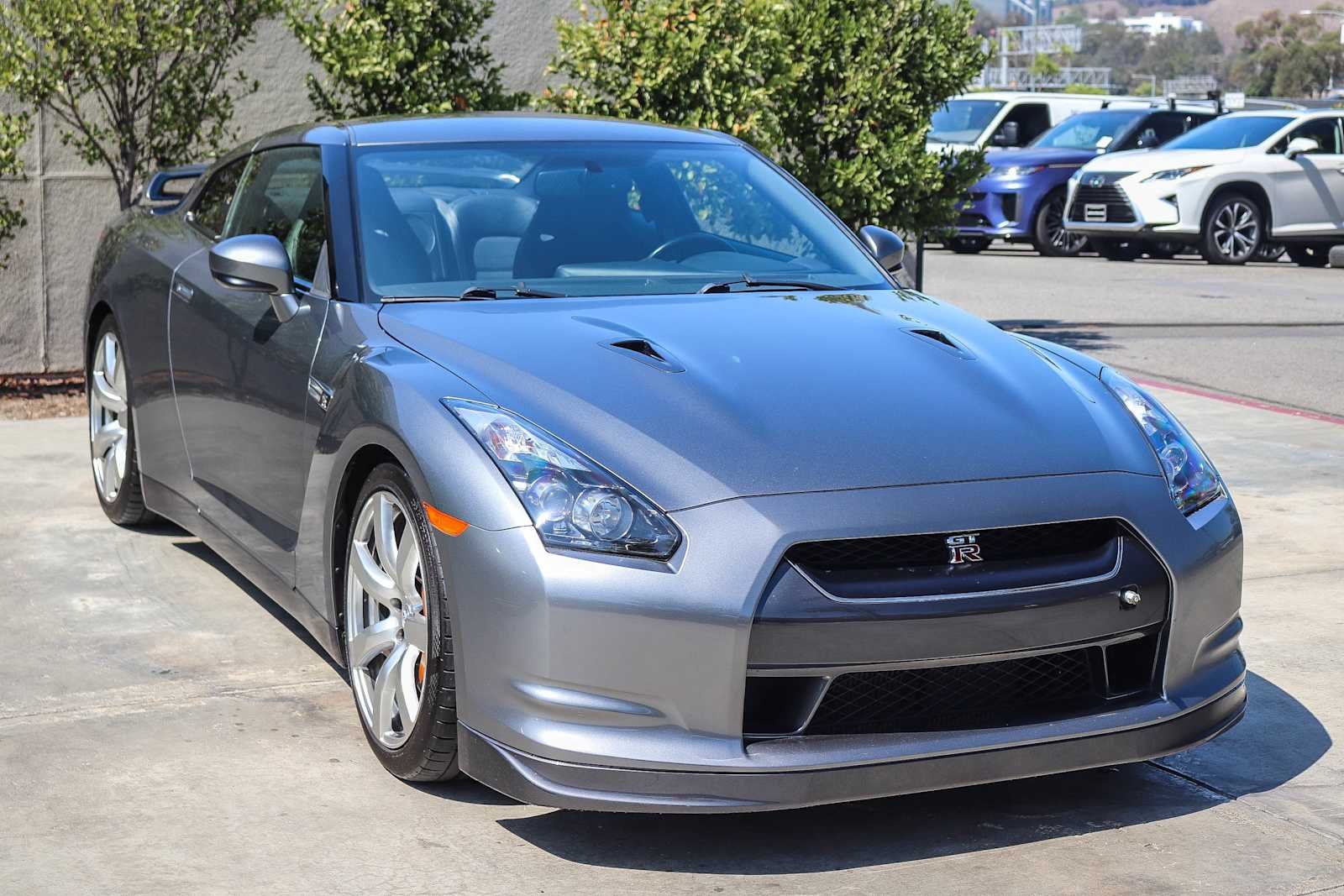 Used 2009 Gun Metallic Nissan Premium image 3