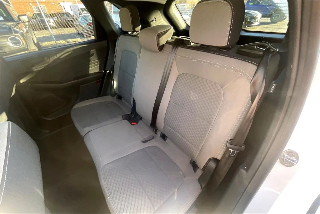 Certified Used 2022 Oxford White Ford SE image 25