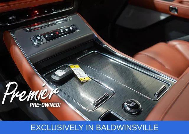 Used 2025 White Lincoln Reserve image 47
