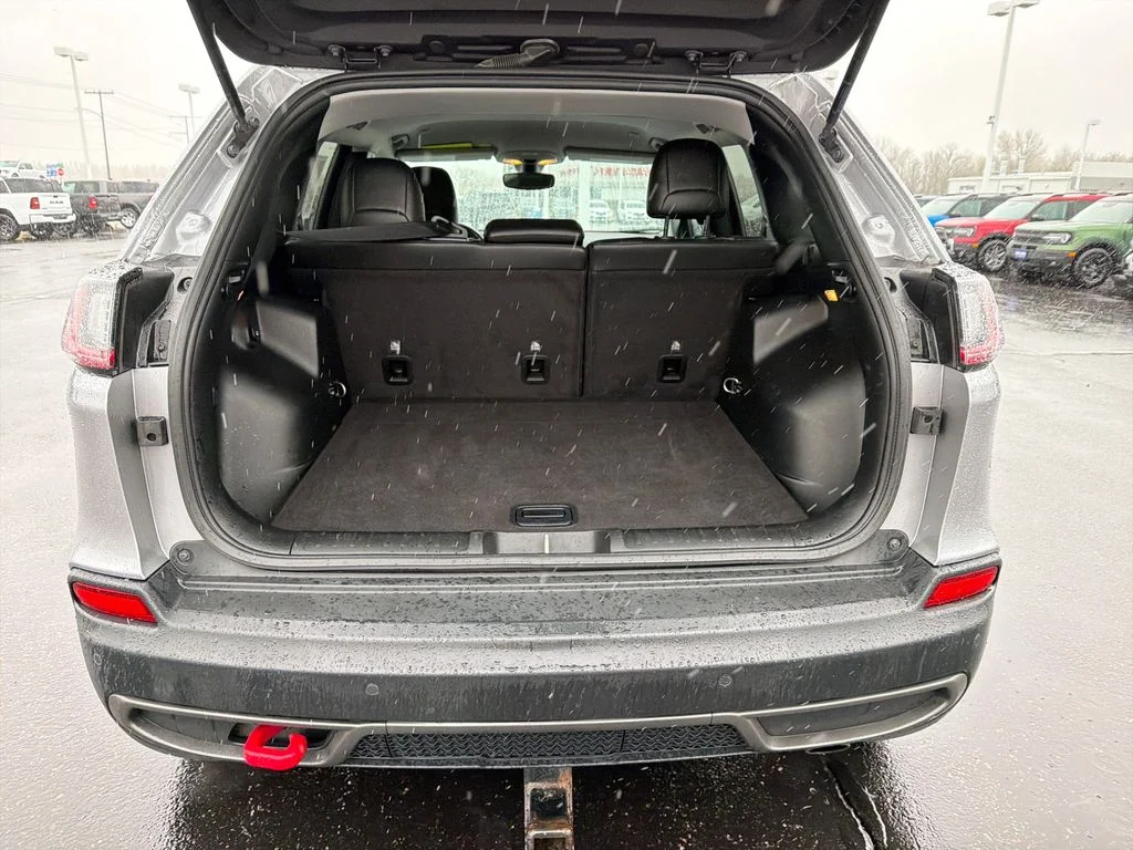 Used 2020 Silver Jeep Trailhawk image 21