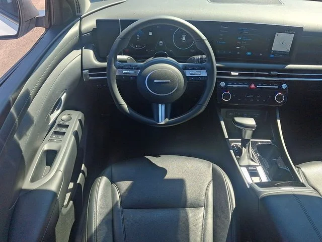 Used 2025 White Hyundai SEL Convenience image 11
