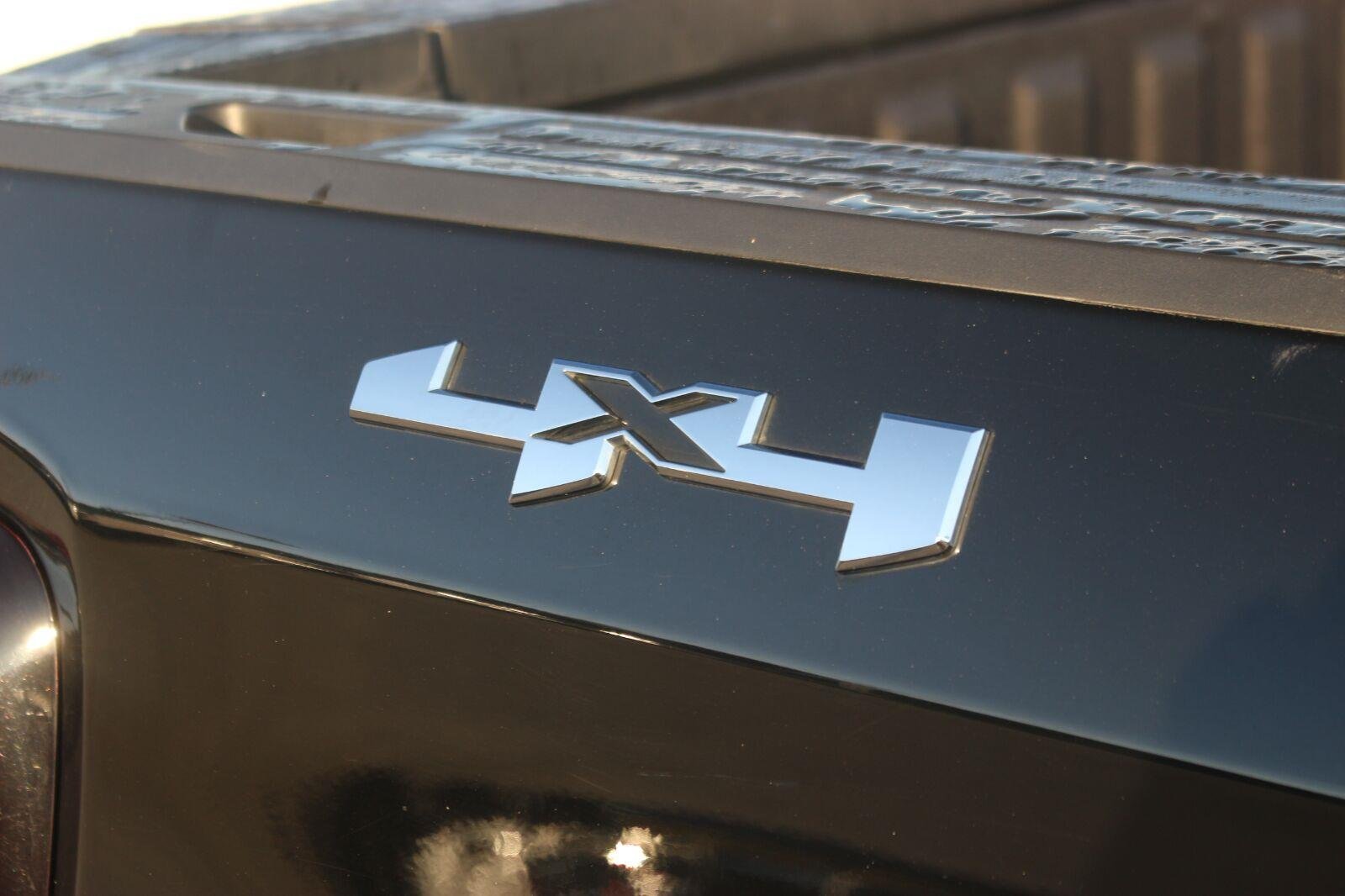 Used 2025 Onyx Black GMC SLT image 10