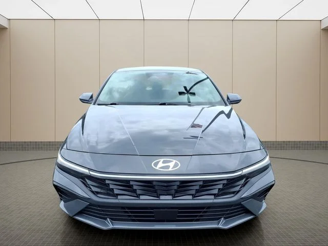 Used 2024 Gray Hyundai SEL image 4