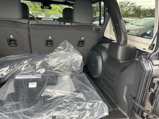 2025 Jeep Wrangler 4-Door Sahara - Photo 32