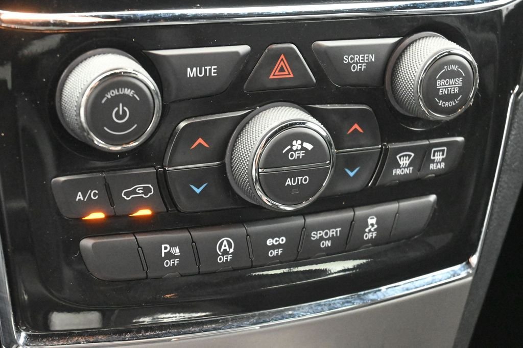 Used 2019 Black Jeep Altitude image 4