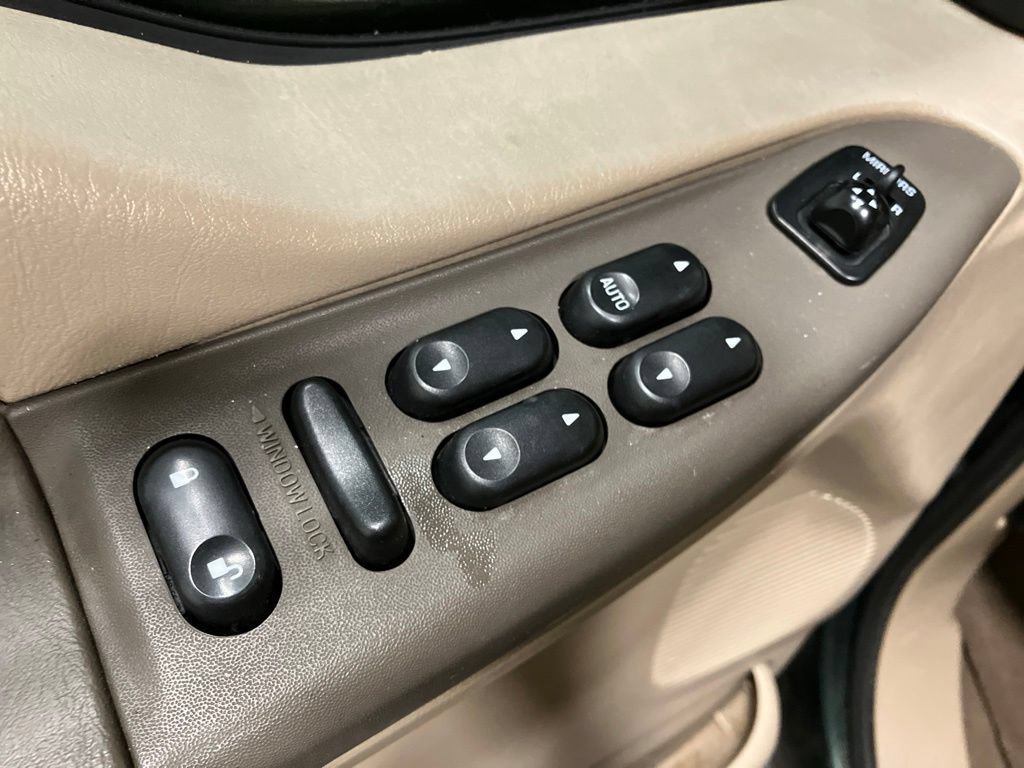 Used 2003  Ford Lariat image 8