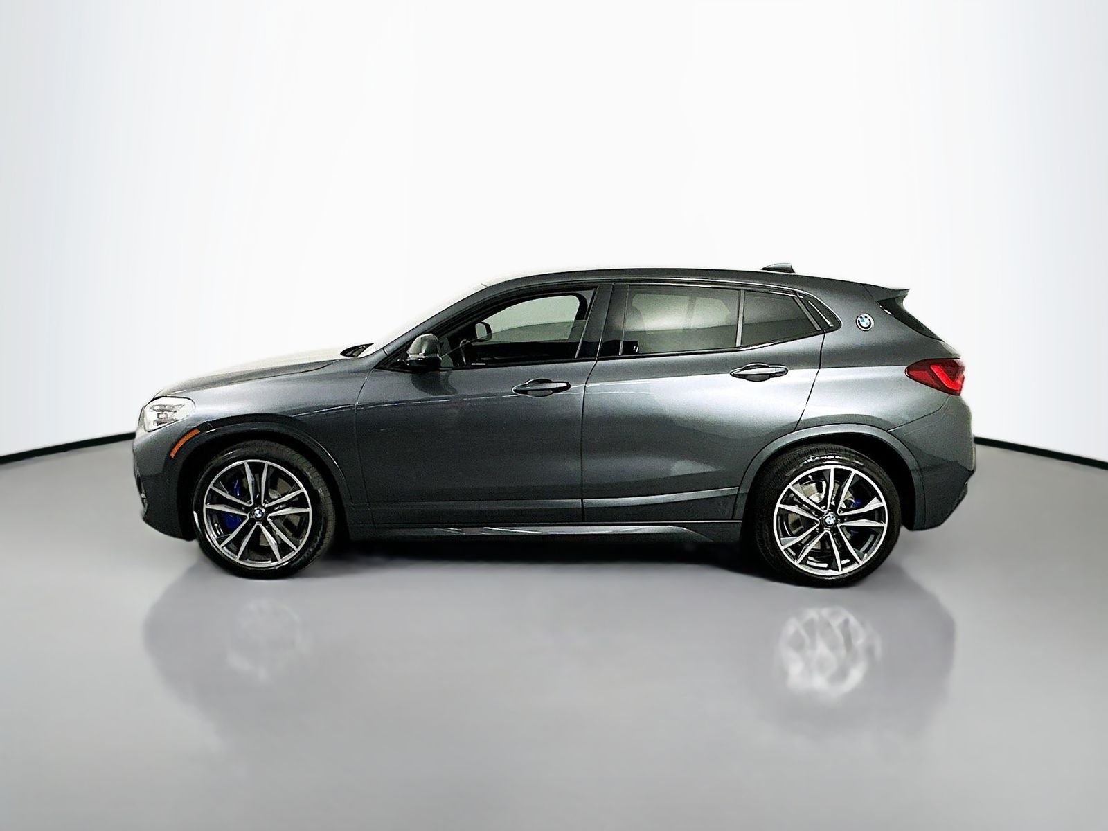 Used 2022 Mineral Grey Metallic BMW M35i image 4