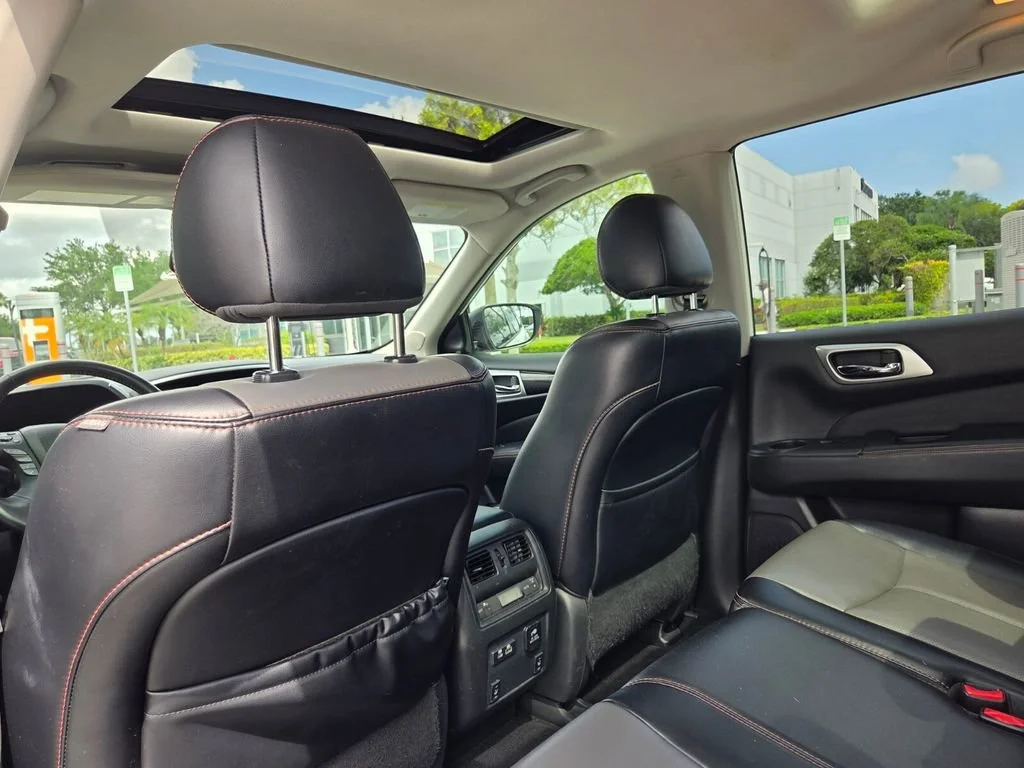 Used 2020 Pearl White Tricoat Nissan SL image 28