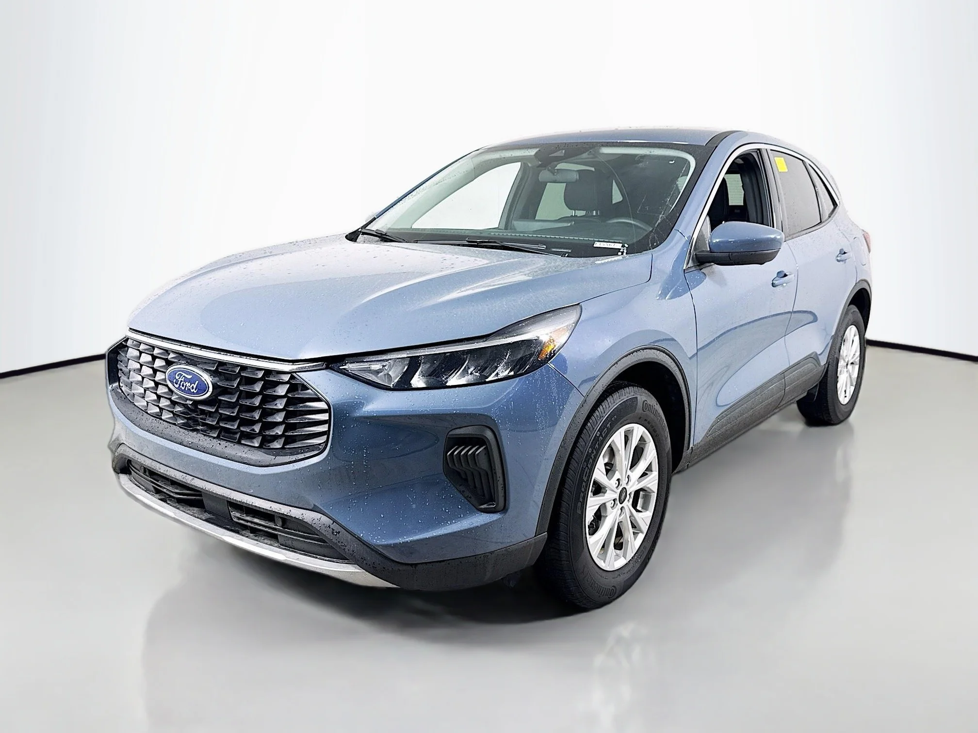 Used 2023 Vapor Blue Metallic Ford Active image 3