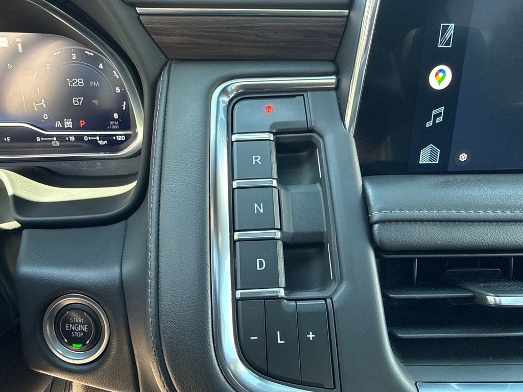 Used 2022 Black Chevrolet Z71 image 21