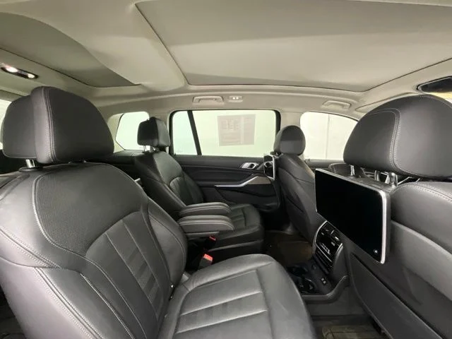 Used 2019 Black BMW xDrive40i image 14