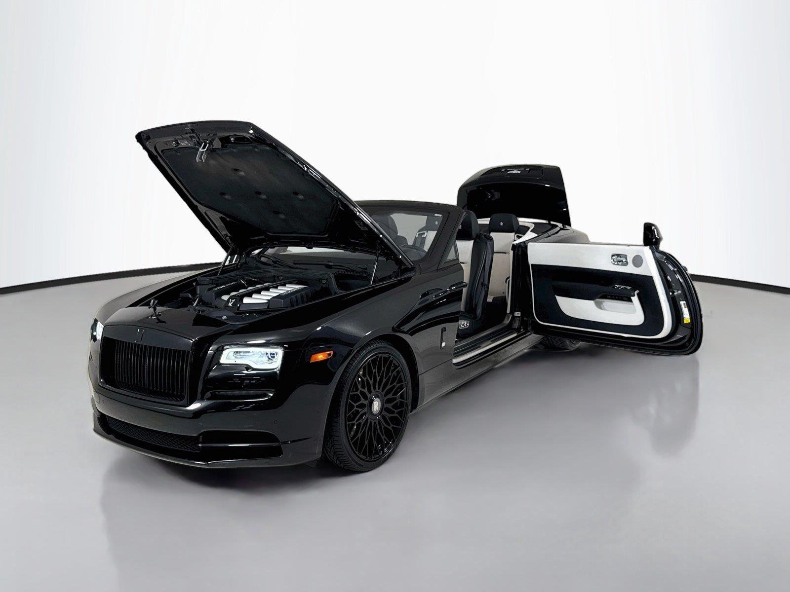Used 2018 Obsidian Rolls-Royce  image 36