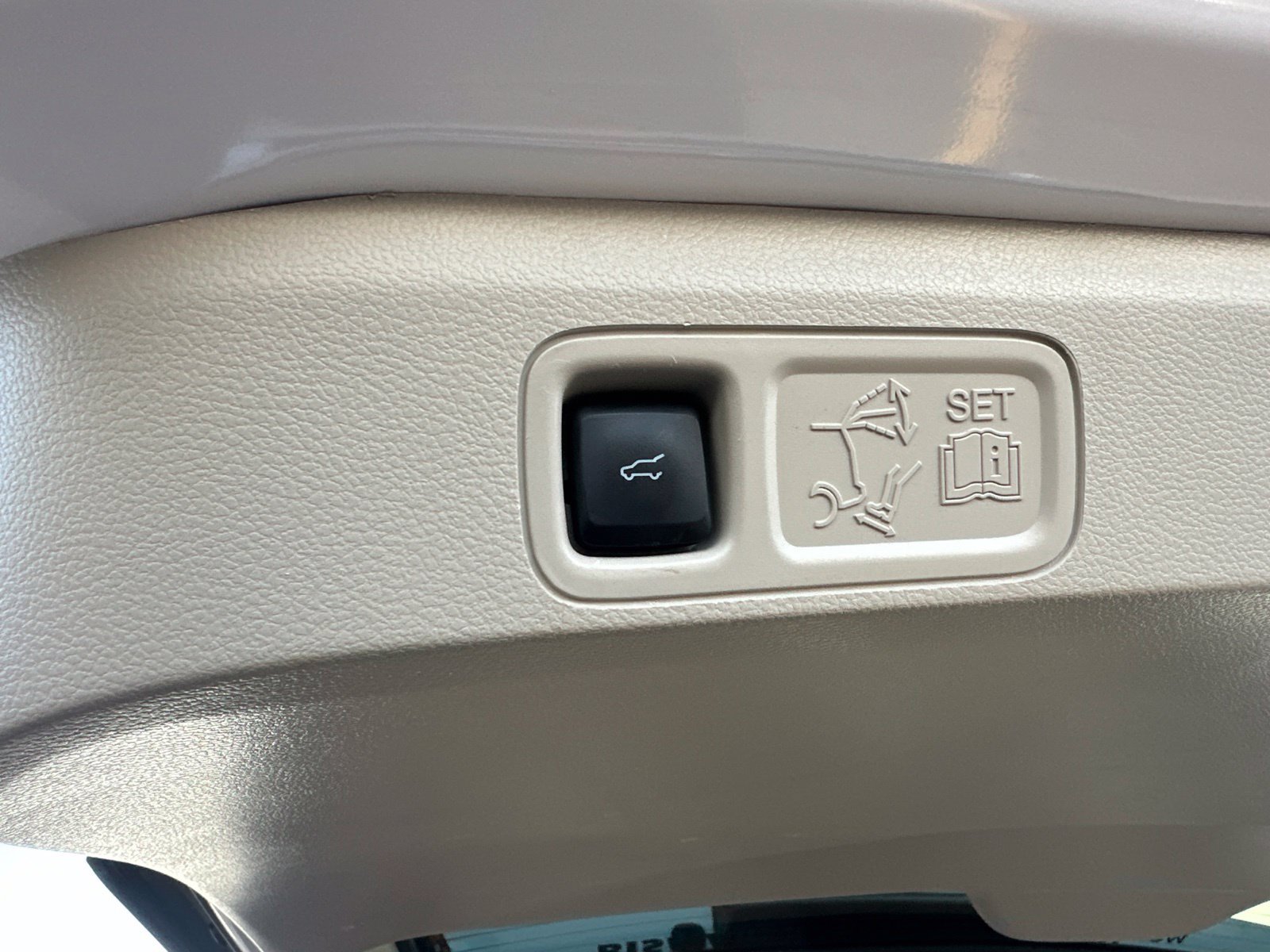Used 2019 White Lincoln Reserve image 38