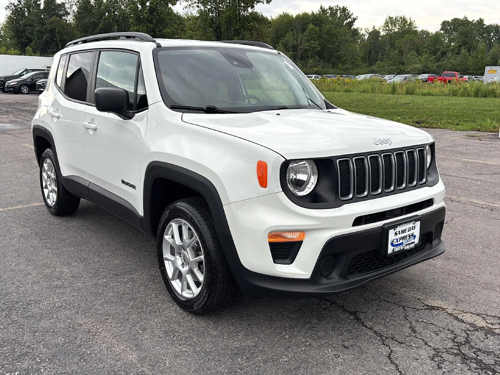 Used 2022 Alpine White Clearcoat Jeep Sport image 11