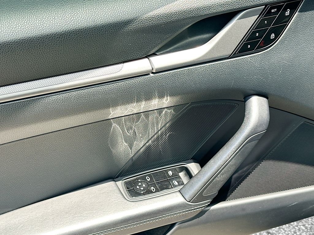 Used 2020  Porsche  image 18