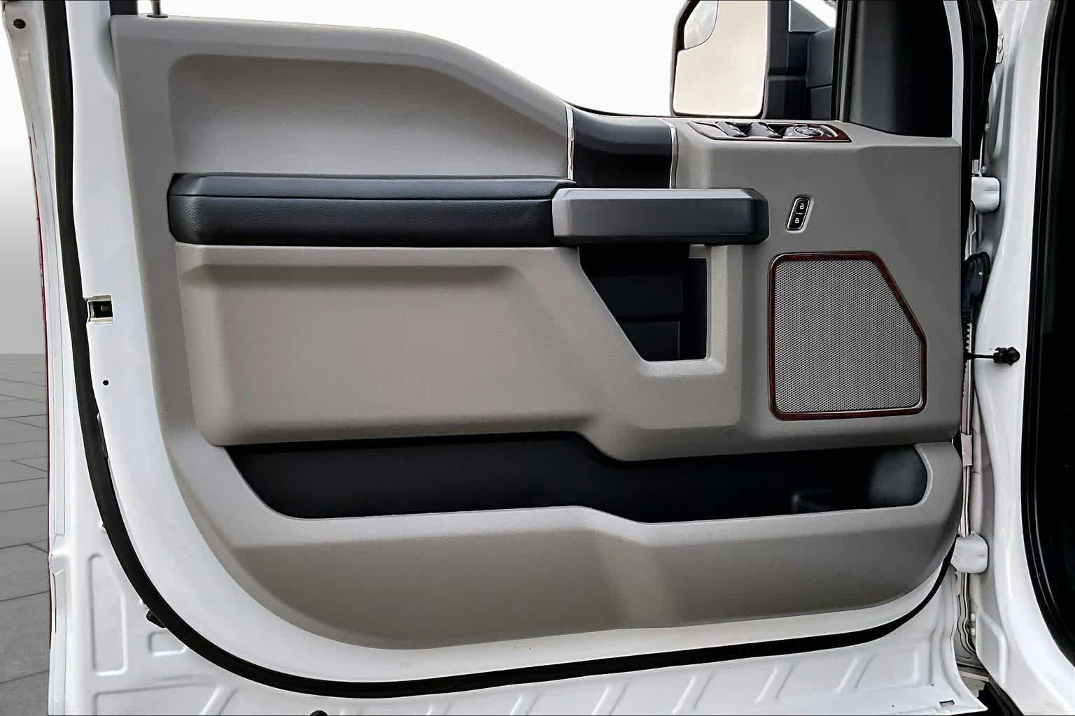 Used 2019 Oxford White Ford XLT image 20