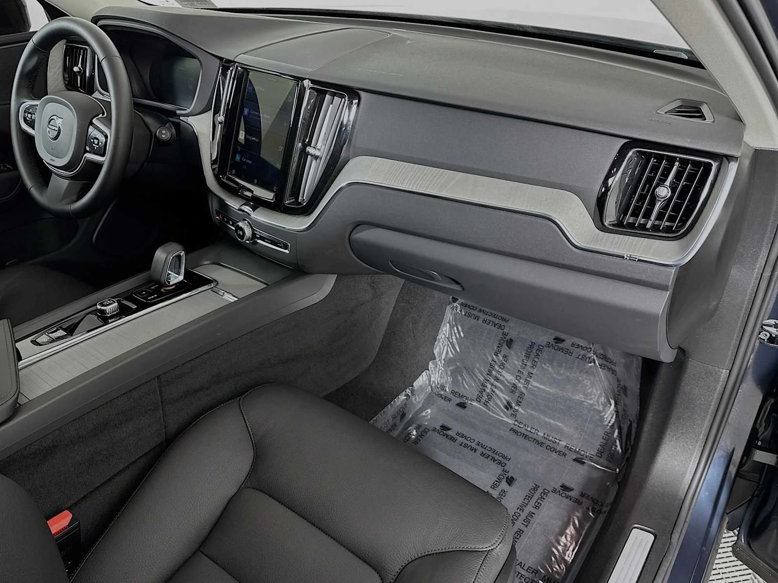 2025 Volvo XC60 Plus - Photo 27