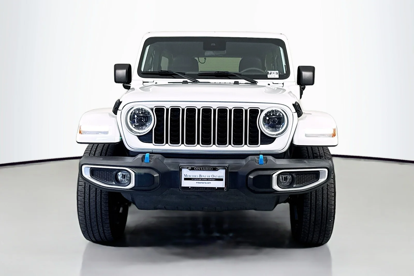 Used 2024 BRIGHT WHITE Jeep Sahara image 2