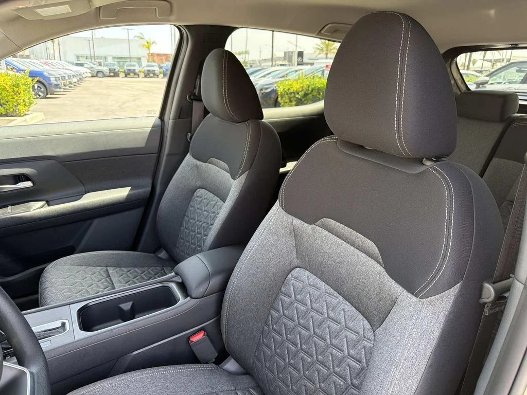 New 2026 Canyon Bronze Metallic Nissan SV image 23
